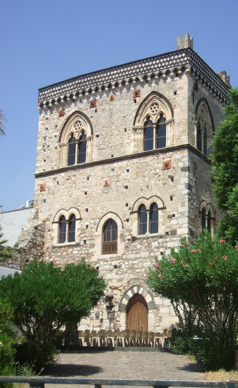 Taormina_Palazzo_Duchi_San_Stefano_01